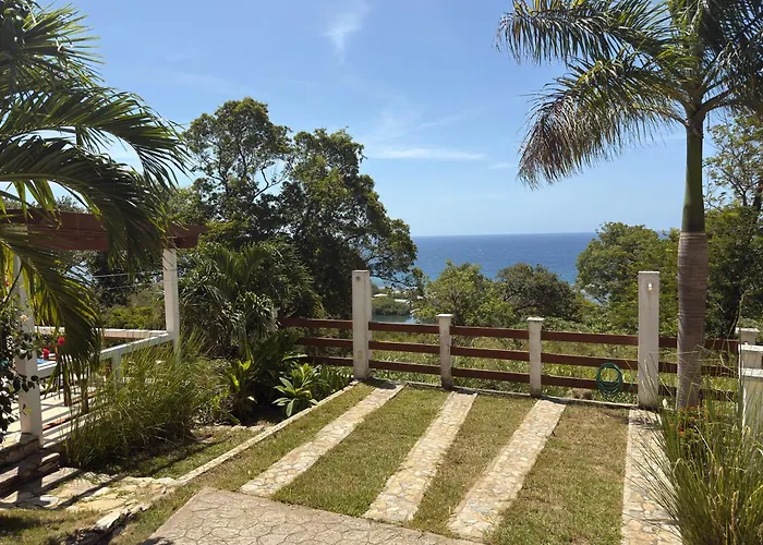 Roatan Infinity Pool And Ocean View Apartment