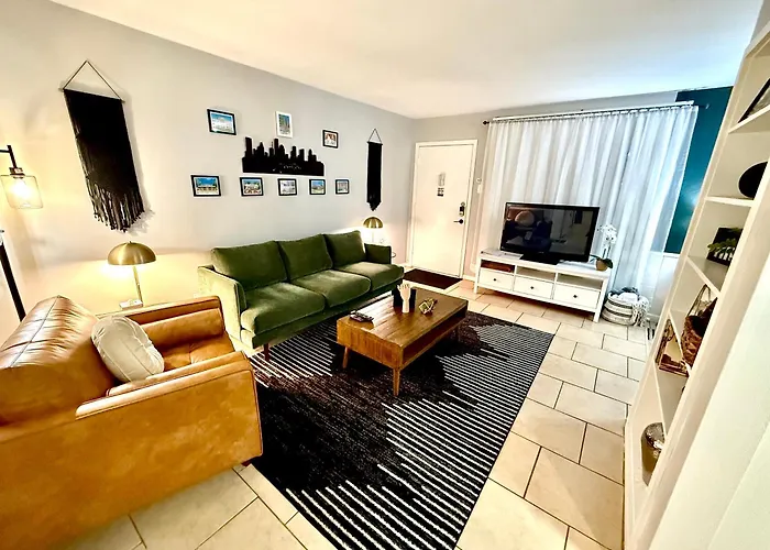 Pristine Full Sized Montrose Apartment Half Block To Menil Museum