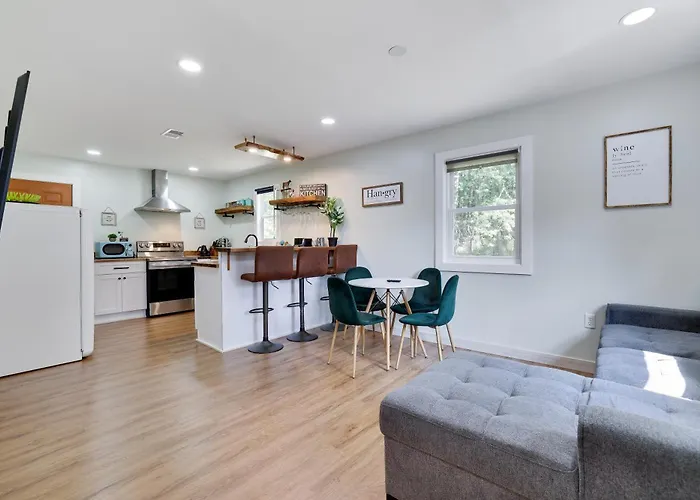 Cozy 2 Bedroom Apartment In Tannersville, Minutes From Camelback Mountain