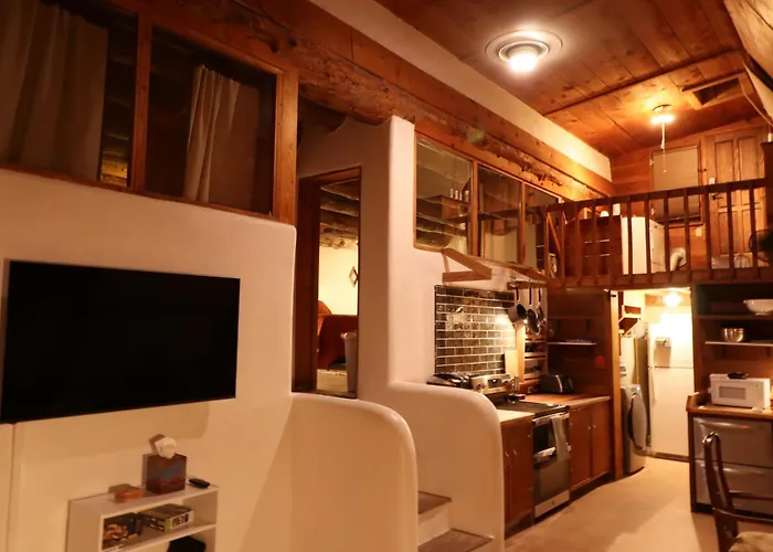 Serene Earth Ship King Suite With Mountain Views