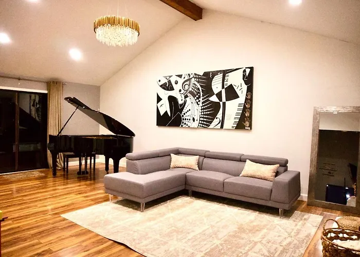 Entire Home In Athens, Georgia With Piano