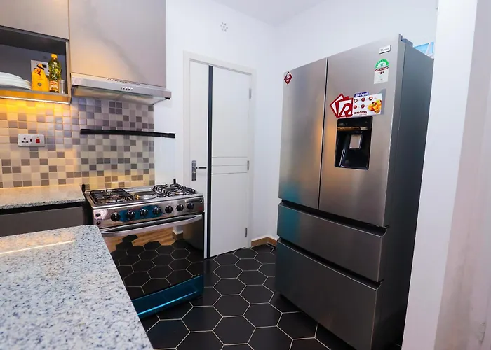 Luxury 2-Bedroom Modern Apartment