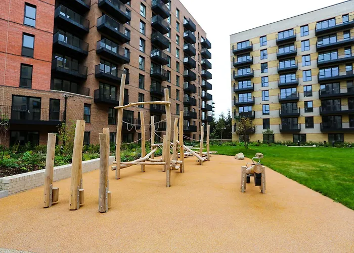 New 2 Bedroom Flat Near Hayes Station Free Parking