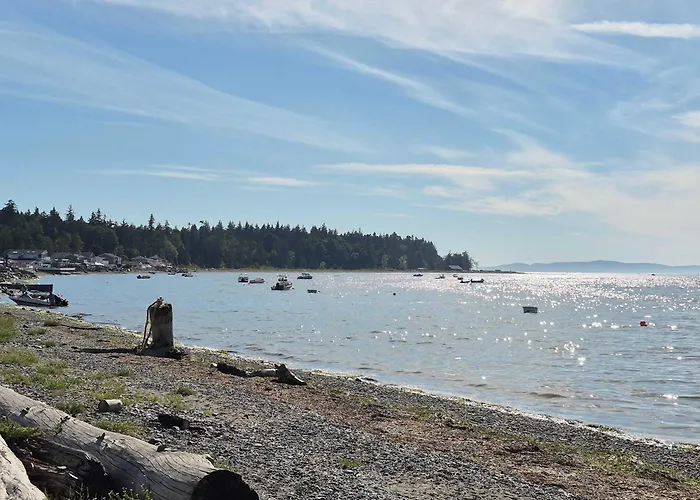 2Nd Story 1 Bed Apt #3 With Kitchenette And A Sweeping View Of Birch Bay