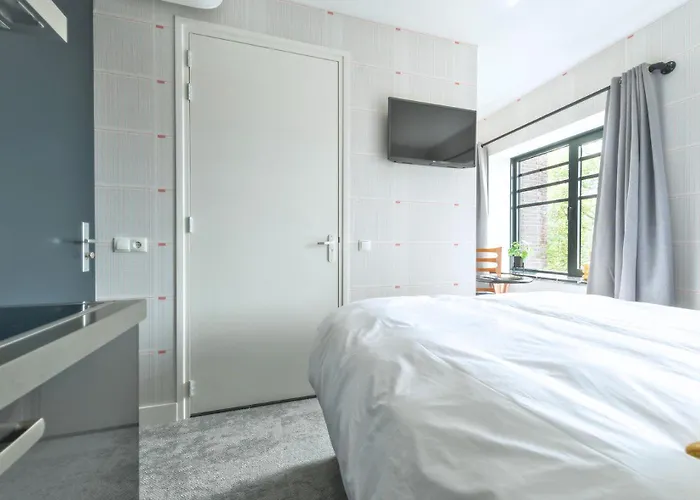 Freshly Renovated Stay W Kitchen And Bathroom