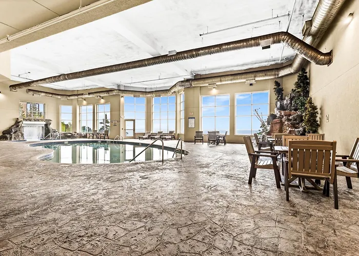 Amazing Superior Lake View Condo And Heated Pools