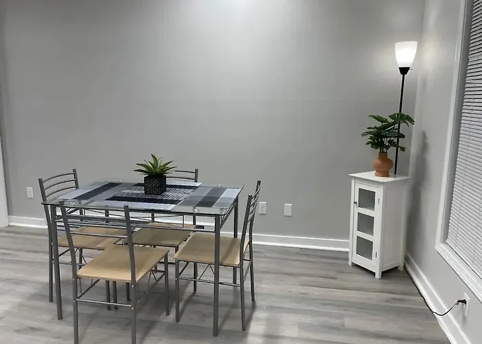 Private Apartment In Southbury 102