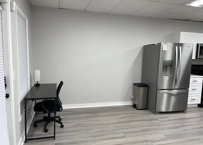 Private Apartment In Southbury 102