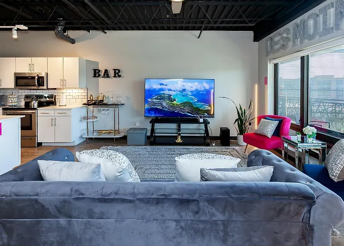 Cartier-Lux Dt Unit-Skyline Views