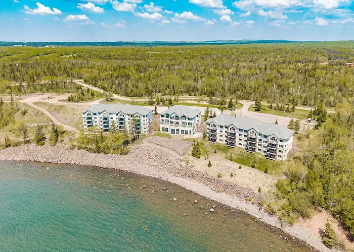 Majestic Lake Views Studio 2-Queen Beds And Heated Pools