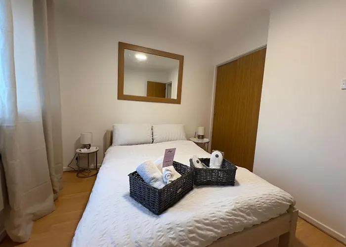 Misk Homes #3 Near Heathrow Airport, Shops & Brunel University - Free Parking