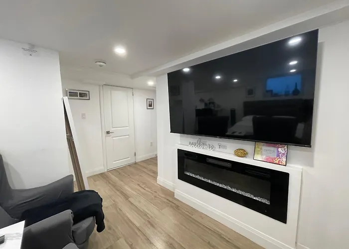 Pvt Studio Near Waterloo Airport & Minutes To Downtown Basement Unit No Pet Allowed