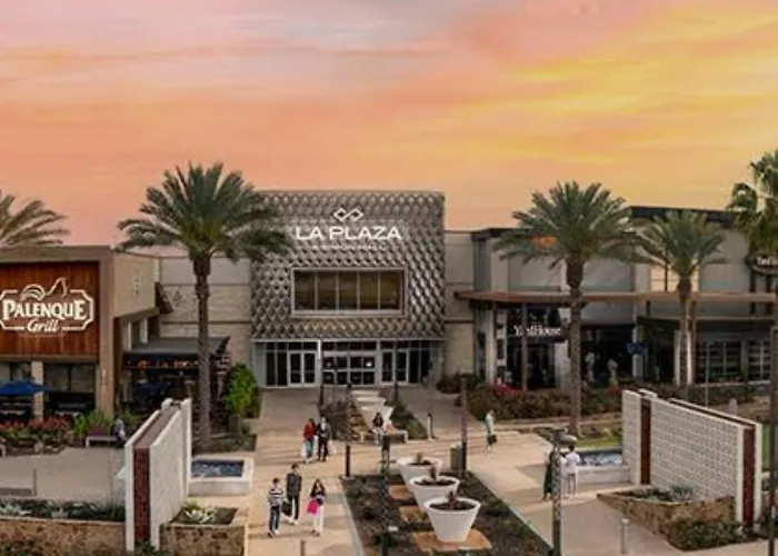 4 Bedroom Smart Luxe Condo, Gated Community, Pool View, Mins To Costco & Top Golf