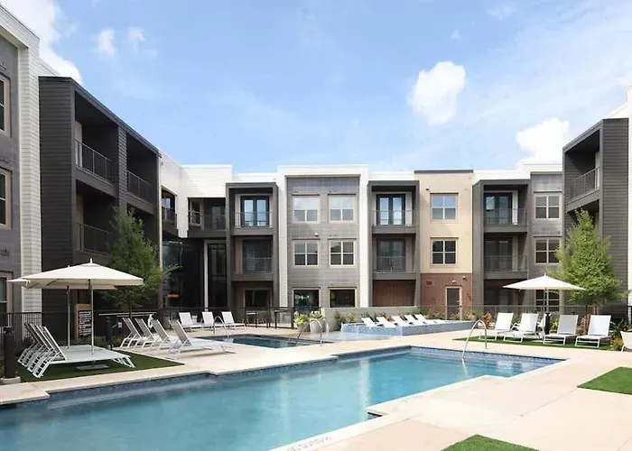Boulevard Stays Pool Gym Parking 1Br King Suite A