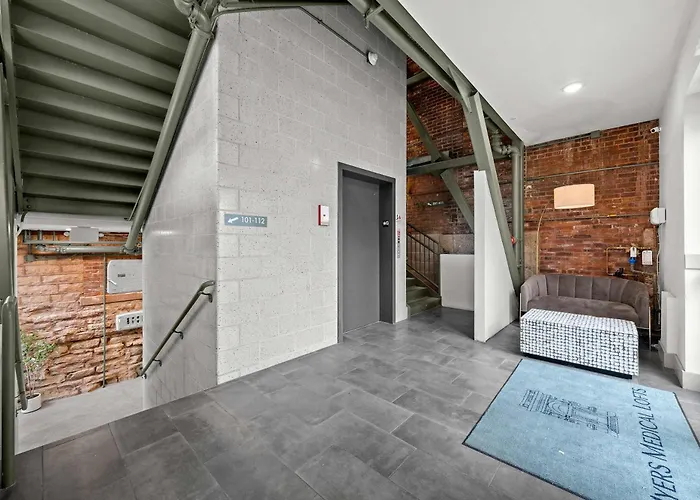 Bright And Modern Studio In Louisville # 105