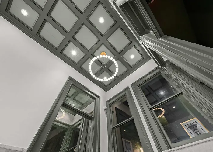 Bright And Modern Studio In Louisville # 105