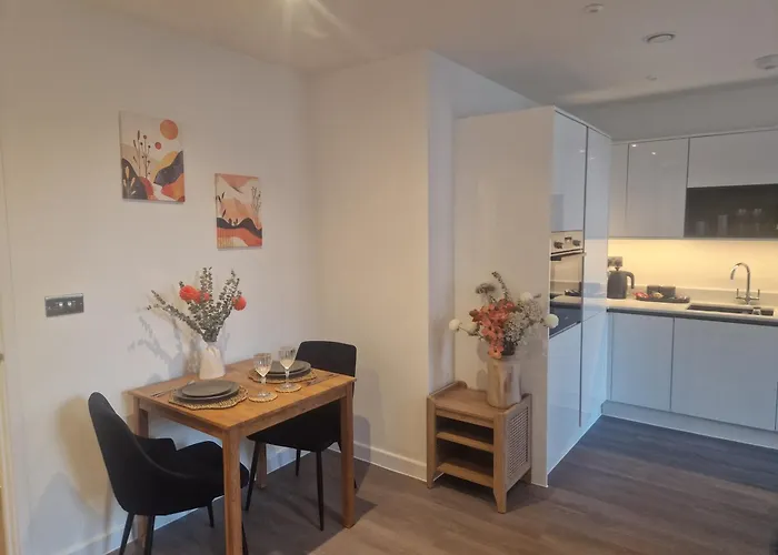 The Atria One - Harbour Apartment With Gym