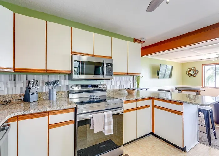 Dora Canal Views & Shared Dock: Apt In Tavares!