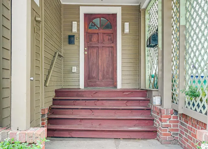 5 Mi To Salem! Lynn Apt By The Sea W/ Patio
