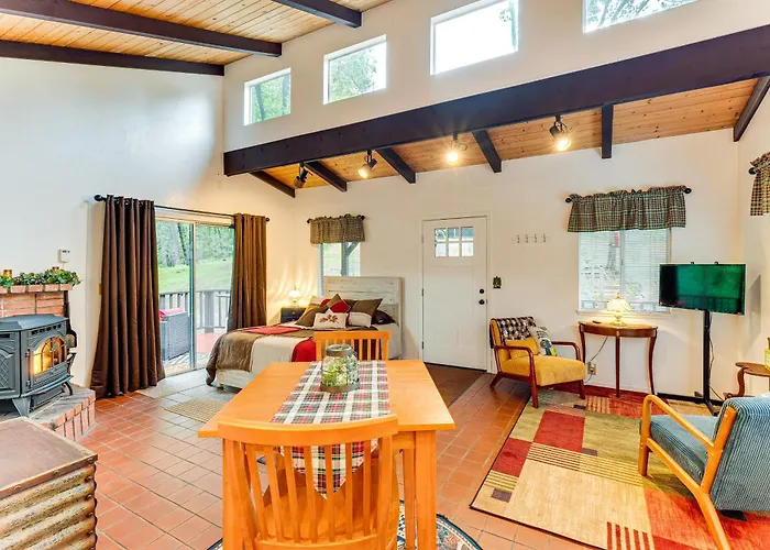 'Hidden Valley Retreat' - Outdoorsy West Point Gem