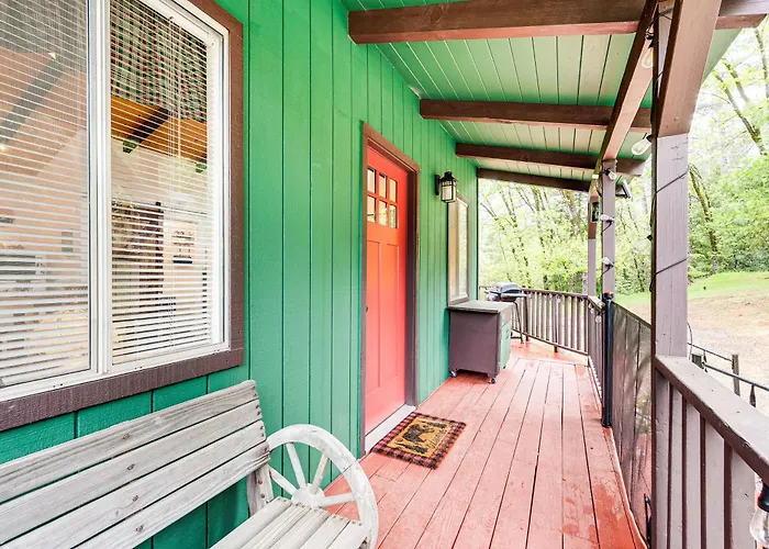 'Hidden Valley Retreat' - Outdoorsy West Point Gem