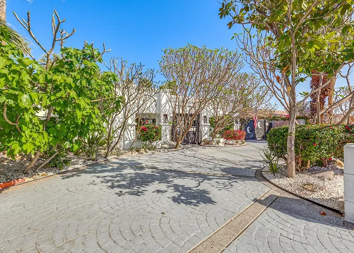 Golf, Shop & Hike: Sleek Rancho Mirage Studio