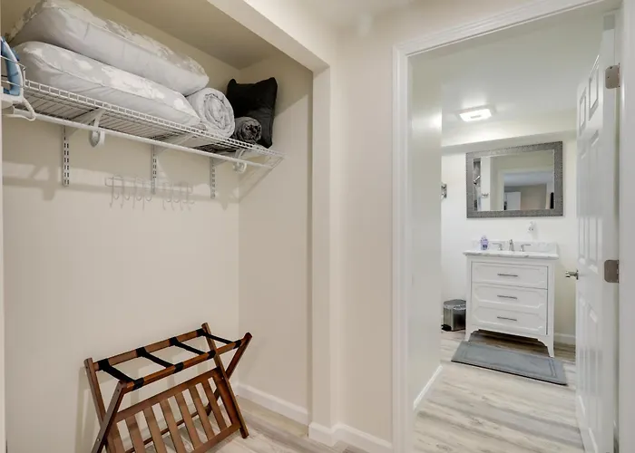 Pet-Friendly Wareham Retreat Near Onset Beach!