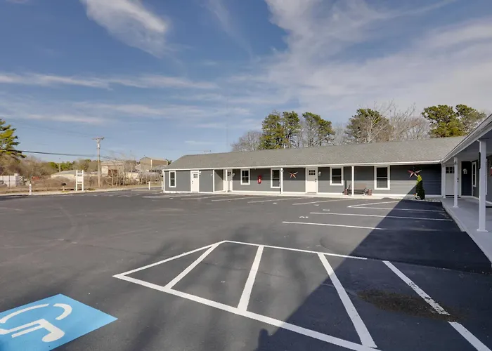 Pet-Friendly Wareham Retreat Near Onset Beach!