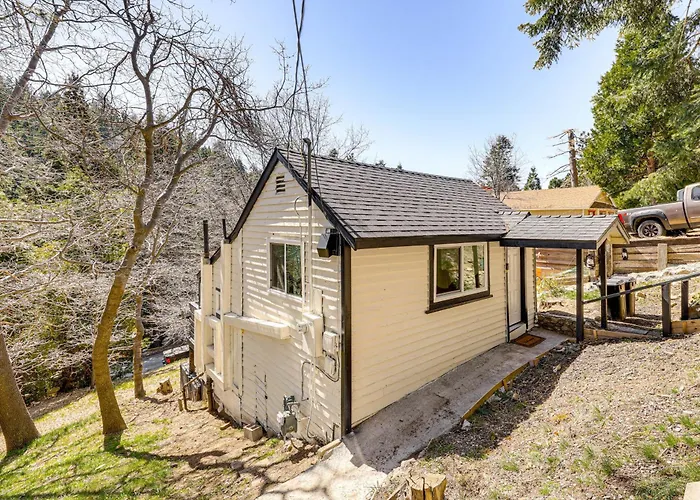 Tiny Home W/ Deck & Mtn Views In Lake Arrowhead!
