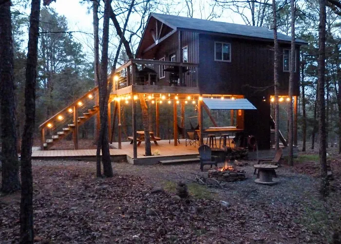 'Bluebird Treehouse' Near Kiamichi Mtns W/ Hot Tub