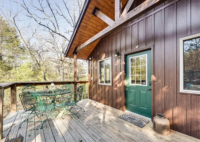 'Bluebird Treehouse' Near Kiamichi Mtns W/ Hot Tub