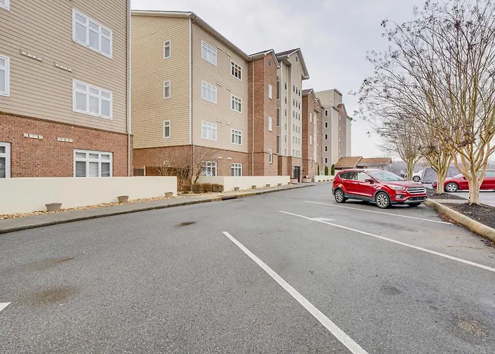 Smith Mountain Lake Condo W/ Pool Access