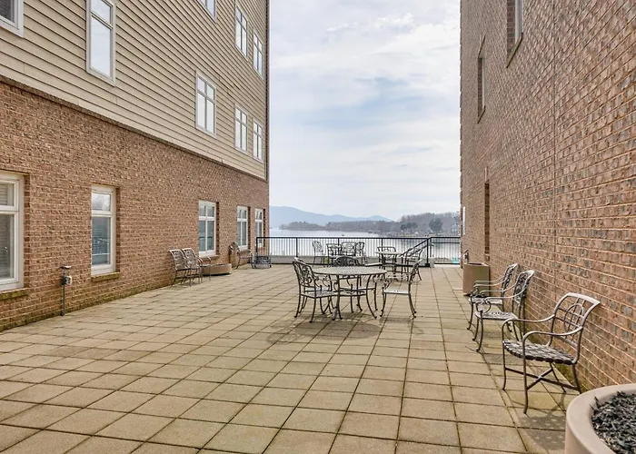 Smith Mountain Lake Condo W/ Pool Access