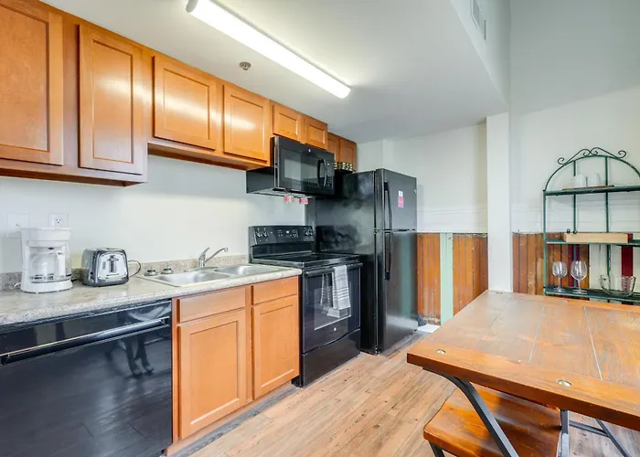 Unique & Stylish Studio Loft In Huntington!