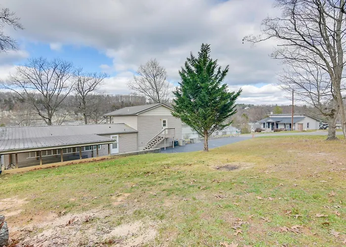 Apt W/ Lake Views - Day Trip To Virginia Tech!