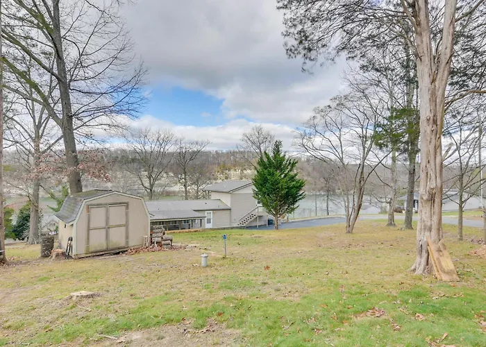 Apt W/ Lake Views - Day Trip To Virginia Tech!