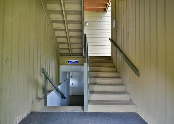 Woodbridge Inn Getaway: Pet Friendly, Mountain Views