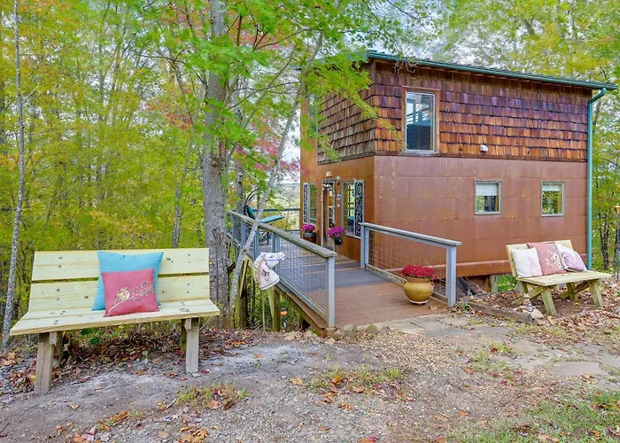 Yadkin River 'Treehouse'~ Miles Of Trails On-Site