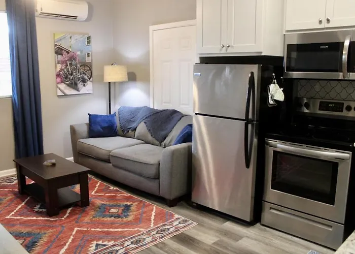 Little Rock Haven: Near Museums | Parks | Pets