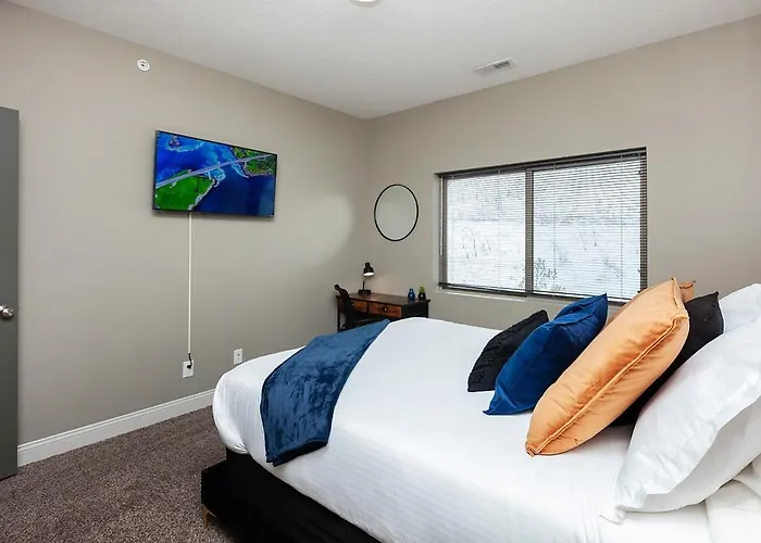 Exclusive, Pool, Massage Chair, Jordan Creek
