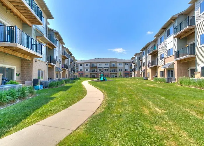 Exclusive, Pool, Massage Chair, Jordan Creek
