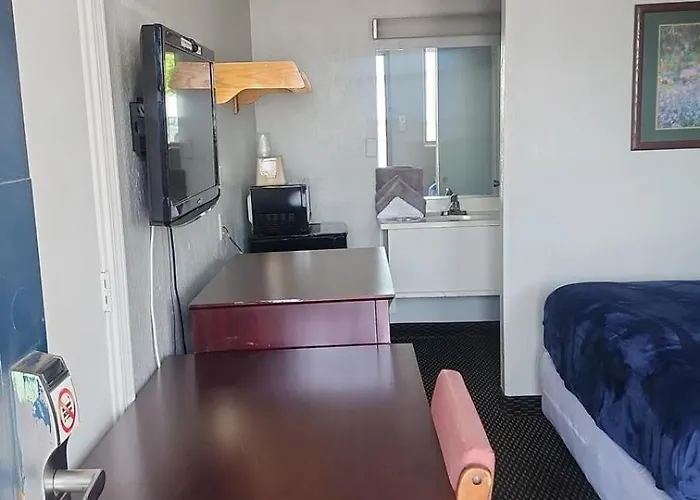 Queen Bed Hotel Room 115