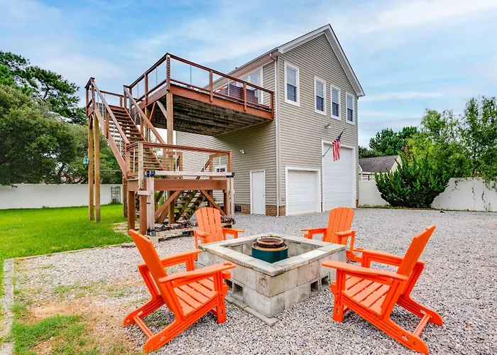 Walk To East Beach: Apt W/ Outdoor Space