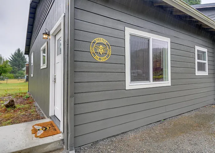 Near 'Twilight' Sites & Scenic Hikes: Forks Apt