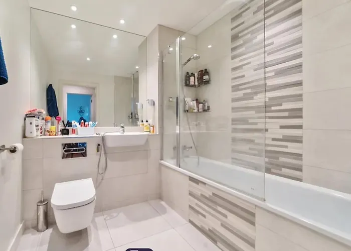 City Gateway Apartment - Green Quarter Southall Retreat