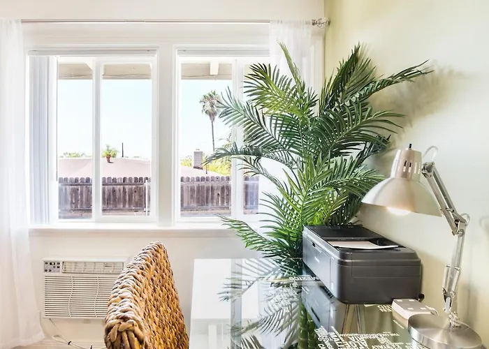 Gorgeous Retreat Close To Beach And Downtown