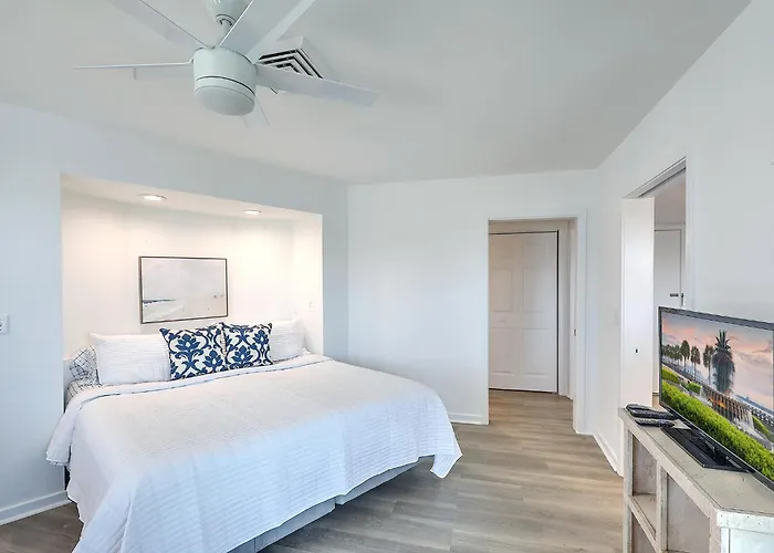 Port O' Call E302 - Top Floor Ocean View Condo!
