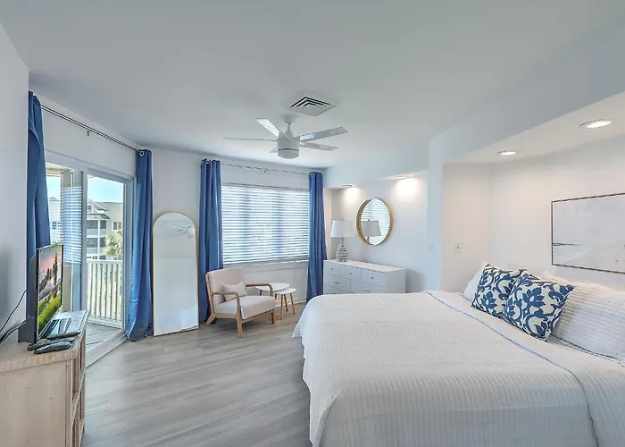 Port O' Call E302 - Top Floor Ocean View Condo!
