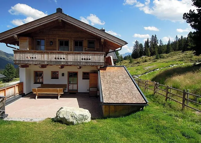 Skihuetten Lang Auf 1700 M In Hochkrimml, Zillertal Arena