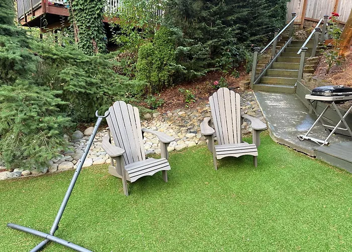 Beautiful Place With A Great Location, Free Parking, Wifi & Large Tv.